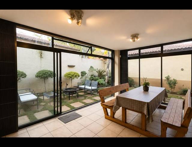 3 BEDROOM TOWNHOUSE FOR SALE IN MENLO PARK
